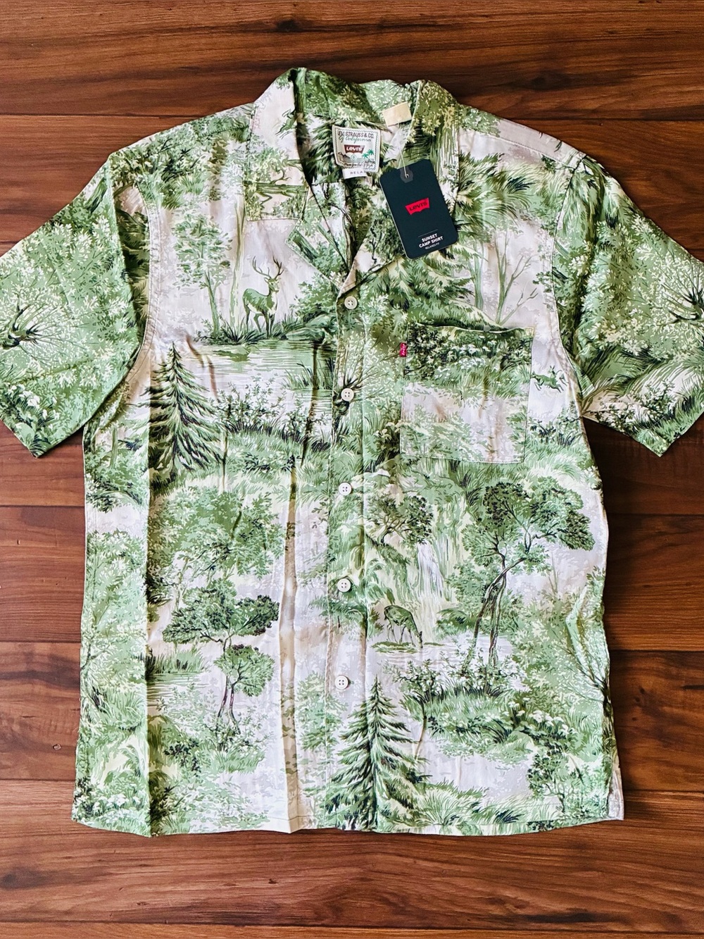 NWT Jacquard Sunset Camp Relaxed Fit Mens Button Down Shirt Size S